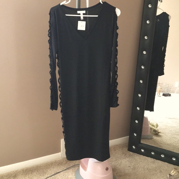 Dress - Picture 1 of 4